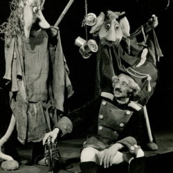 Сцена из спектакля "Чертова мельница", 1979 г.