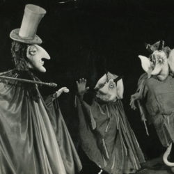 Сцена из спектакля "Чертова мельница", 1979 г.
