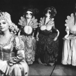 Сцена из спектакля "Голый Король", 1982 г.